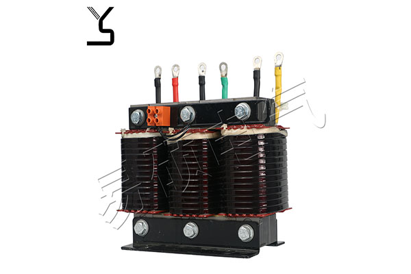 油浸式電抗器.jpg 油浸式電抗器.jpg